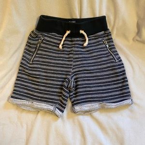 No Retreat Size 3T Charcoal Grey Drawstring Striped Shorts With Zipper Pockets!